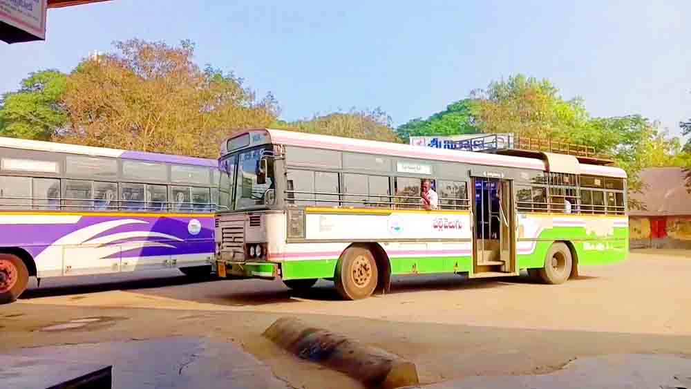 Khammam Pallevelugu Buses - Madhira Bustand